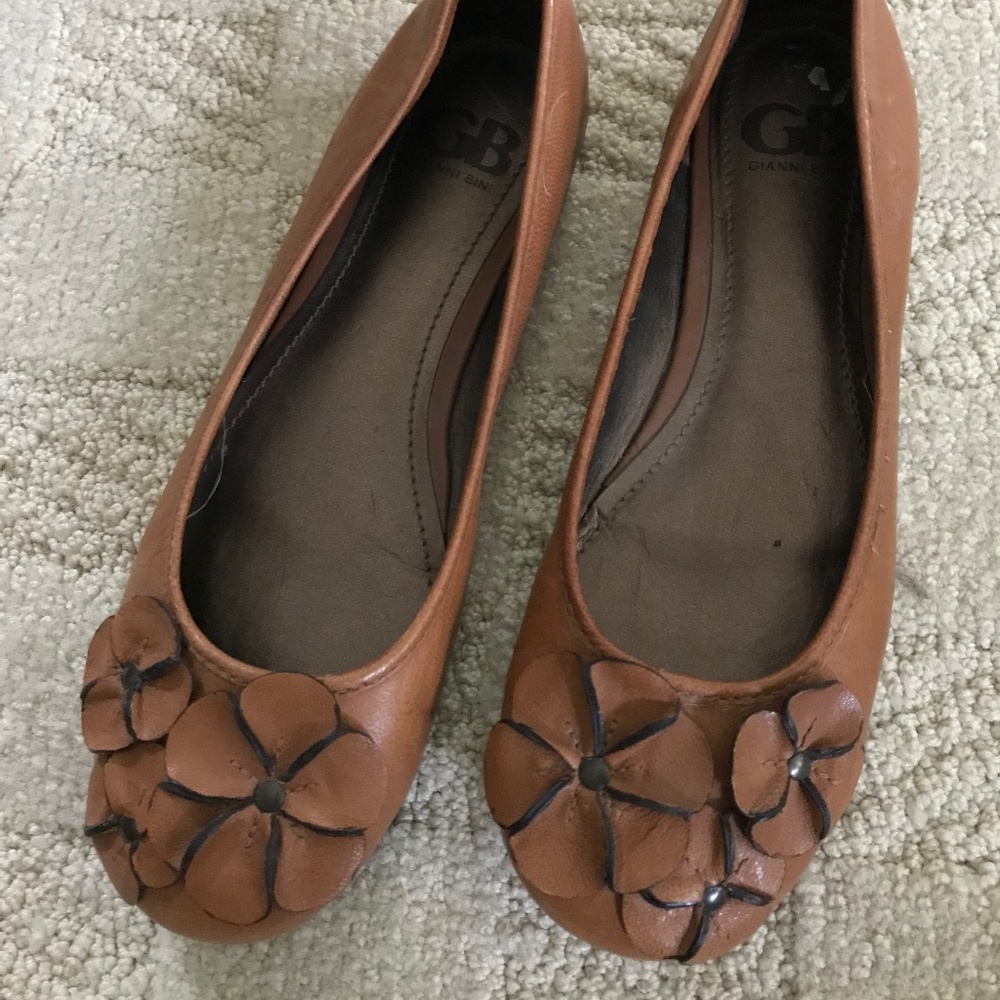 Gianni Bini Leather Boho/Casua style Rose Bud Flat